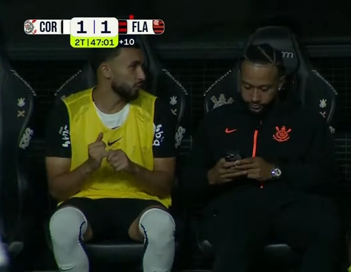 网页版入口-玩手机最高禁6场！巴媒：德佩替补席玩手机若是定罪，预计停1-6场